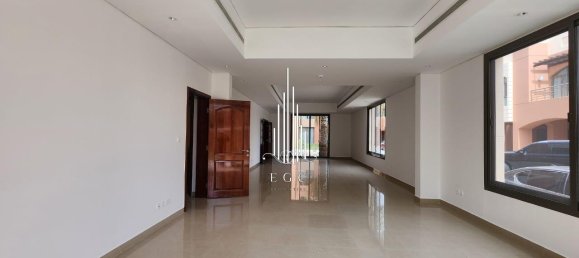 5 bedrooms Villa in Abu Dhabi Gate City, UAE No. 24894 10