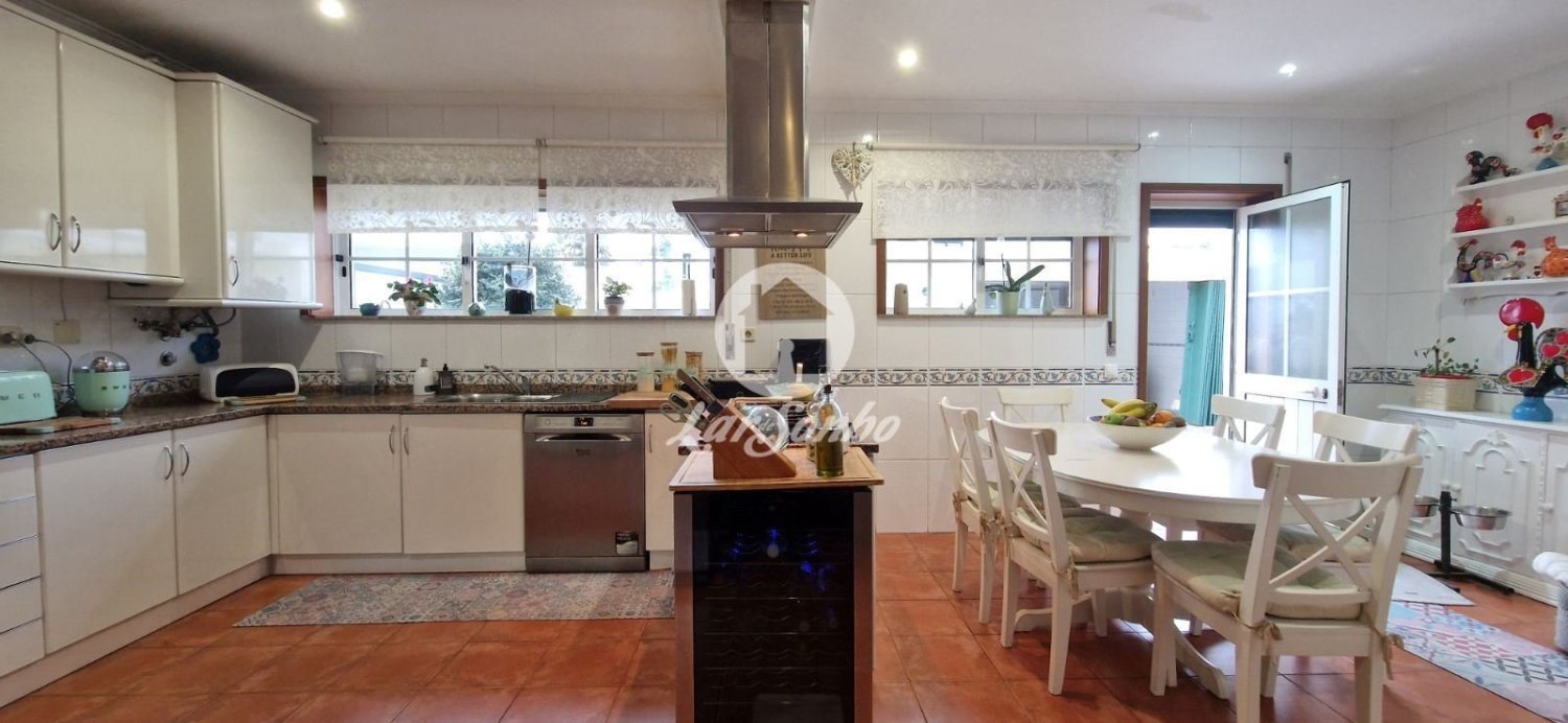 4 bedrooms Townhouse in Maia, Portugal No. 108021