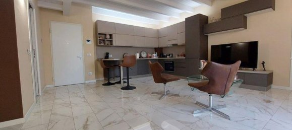 3 rooms Duplex in Parma, Italy No. 114372 3