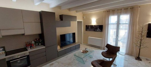 3 rooms Duplex in Parma, Italy No. 114372 2