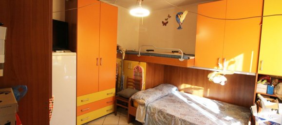 4-salle Duplex à Rescaldina, Italy No. 259088 8