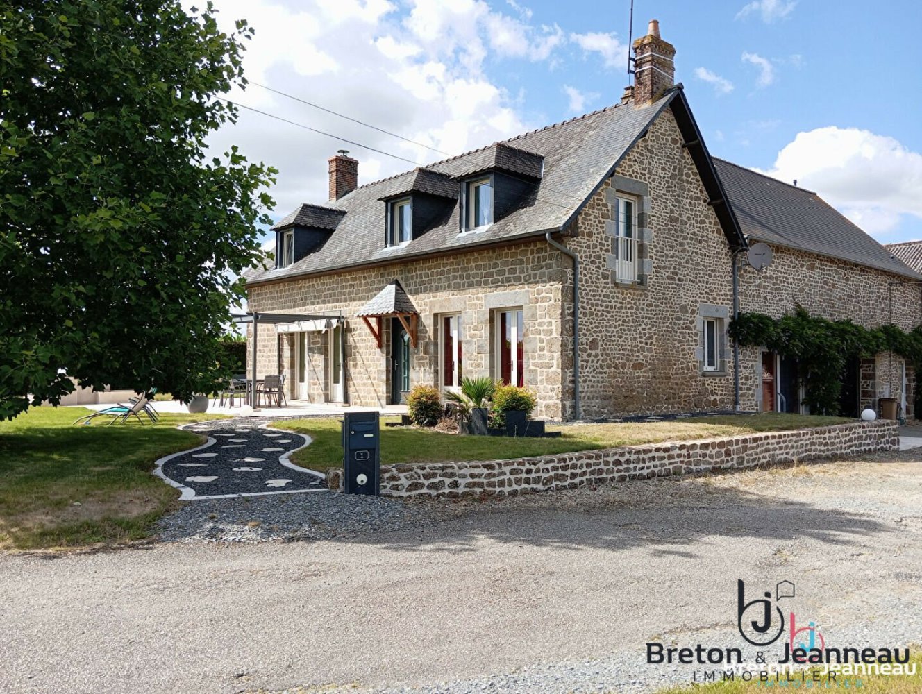 Дом с 4 спальнями в Майен, Франция № 360519