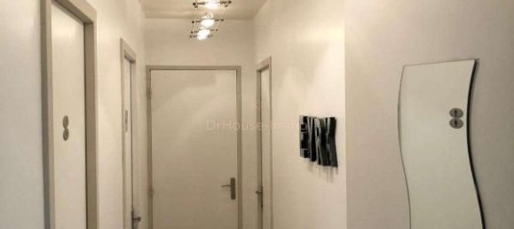 2 bedrooms Apartment in Les Mureaux, France No. 181364 3