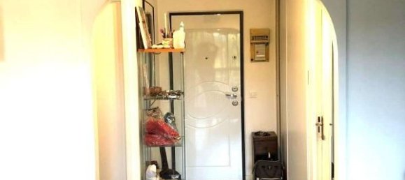 2 bedrooms Apartment in Les Mureaux, France No. 181364 4