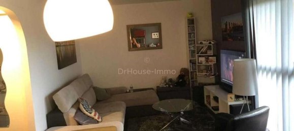 2 bedrooms Apartment in Les Mureaux, France No. 181364 2