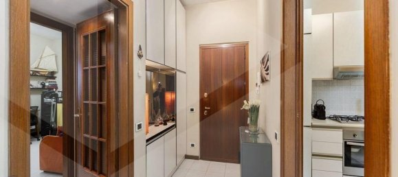 3-salle Appartement à Monza, Italy No. 26298 61