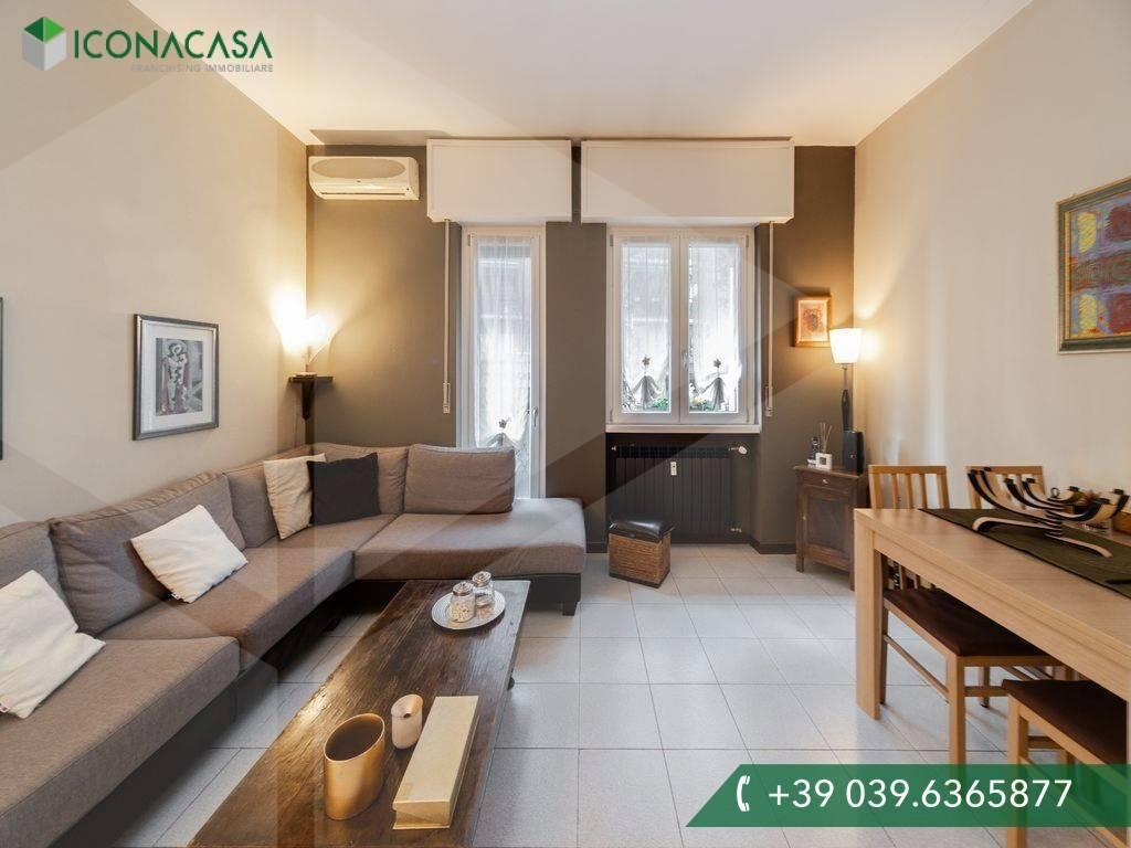 3-salle Appartement à Monza, Italy No. 26298