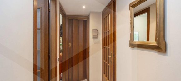 3-salle Appartement à Monza, Italy No. 26298 26