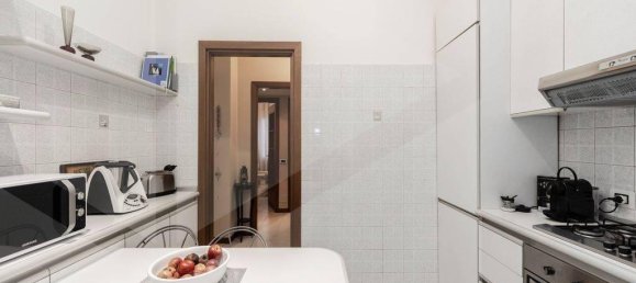 3-salle Appartement à Monza, Italy No. 26298 56