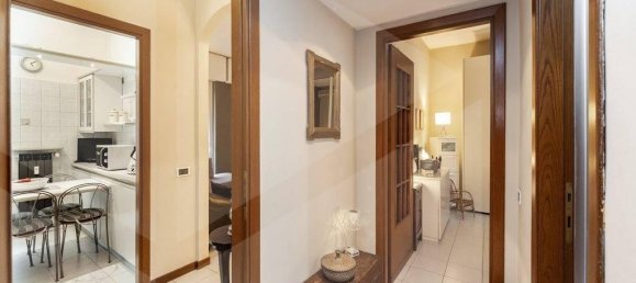 3-salle Appartement à Monza, Italy No. 26298 22