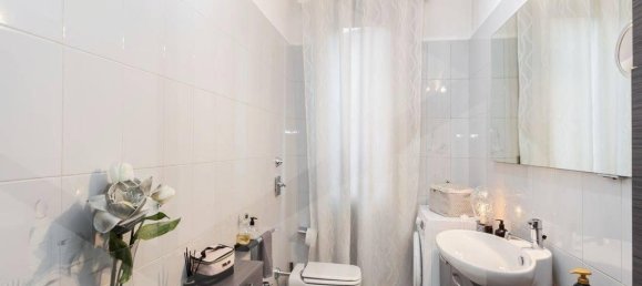 3-salle Appartement à Monza, Italy No. 26298 35