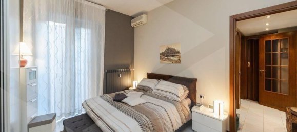 3-salle Appartement à Monza, Italy No. 26298 12