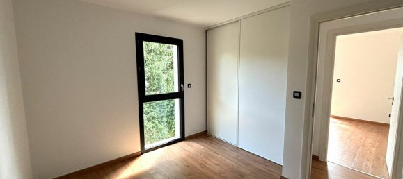 5 bedrooms House in Ain, France No. 362101 16