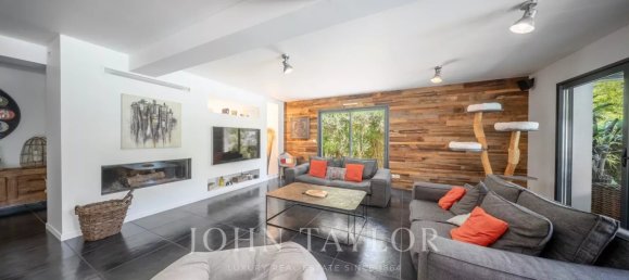 5 bedrooms House in Gradignan, France No. 294161 4