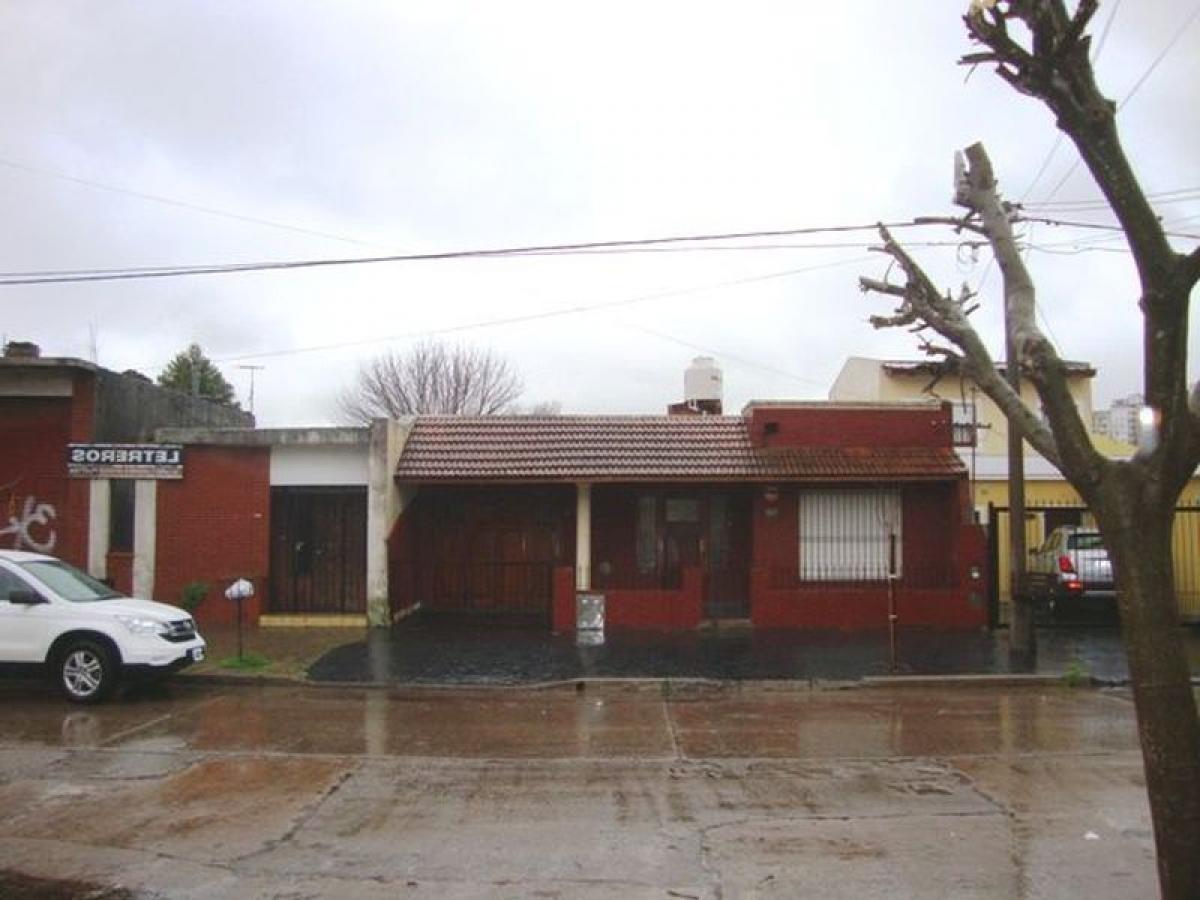 2 bedrooms House in Mar del Plata, Argentina No. 93243