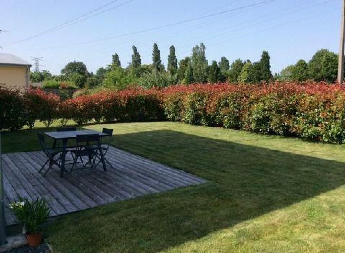 Casa de 4 dormitorios en Laval, France No. 30919