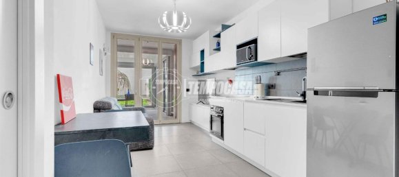 Квартира с 2 комнатами в Милан, Италия № 242734 5