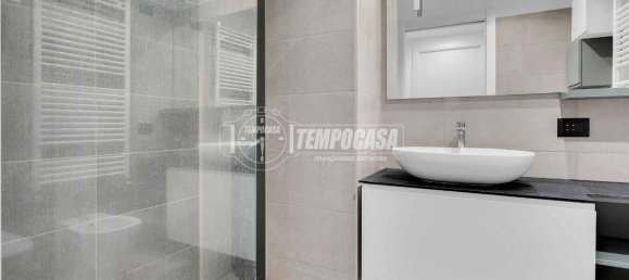 Квартира с 2 комнатами в Милан, Италия № 242734 10