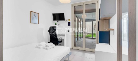 Квартира с 2 комнатами в Милан, Италия № 242734 6