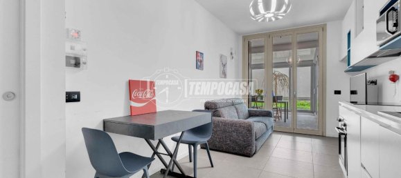 Квартира с 2 комнатами в Милан, Италия № 242734 4