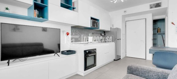 Квартира с 2 комнатами в Милан, Италия № 242734 2