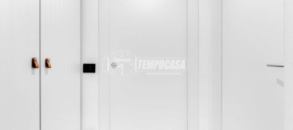 Квартира с 2 комнатами в Милан, Италия № 242734 11