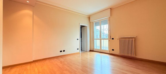 5 rooms Apartment in Tortona, Italy No. 274069 3