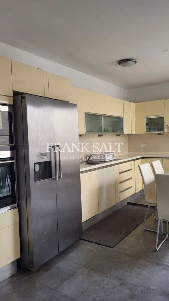 Мезонет с 3 спальнями в Сент-Джулианс, Мальта № 4916