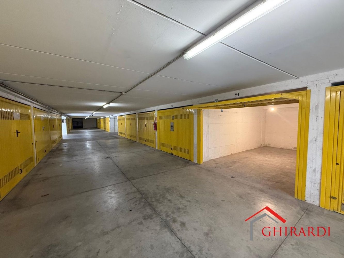 Garage à Genoa, Italy 18m² No. 264902