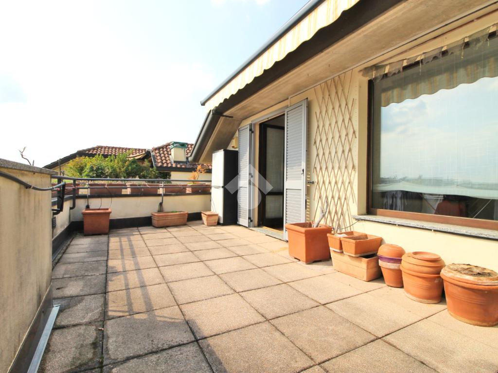 2 غرف نوم شقة في Mariano Comense, Italy رقم 282517