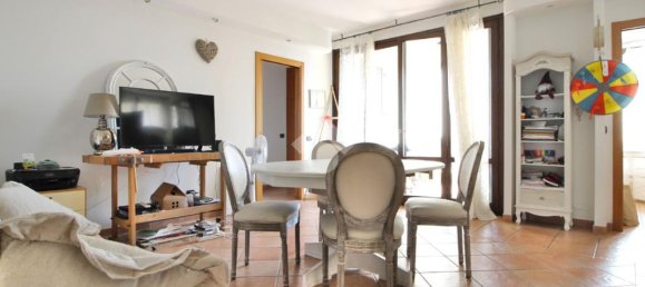 2 غرف نوم شقة في Mariano Comense, Italy رقم 282517 8