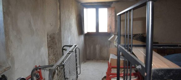 Дом с 6 комнатами в Майоло, Италия № 118345 10