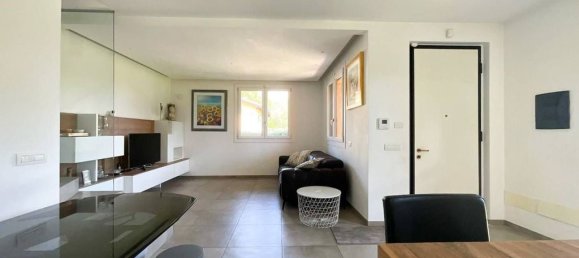 3 bedrooms Villa in Olgiate Olona, Italy No. 374197 3