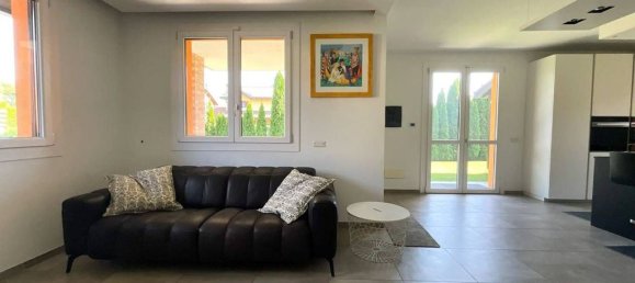 3 bedrooms Villa in Olgiate Olona, Italy No. 374197 5
