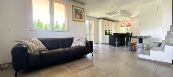 3 bedrooms Villa in Olgiate Olona, Italy No. 374197 8