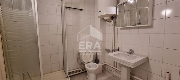 1 bedroom Apartment in Montreuil, France No. 168076 5