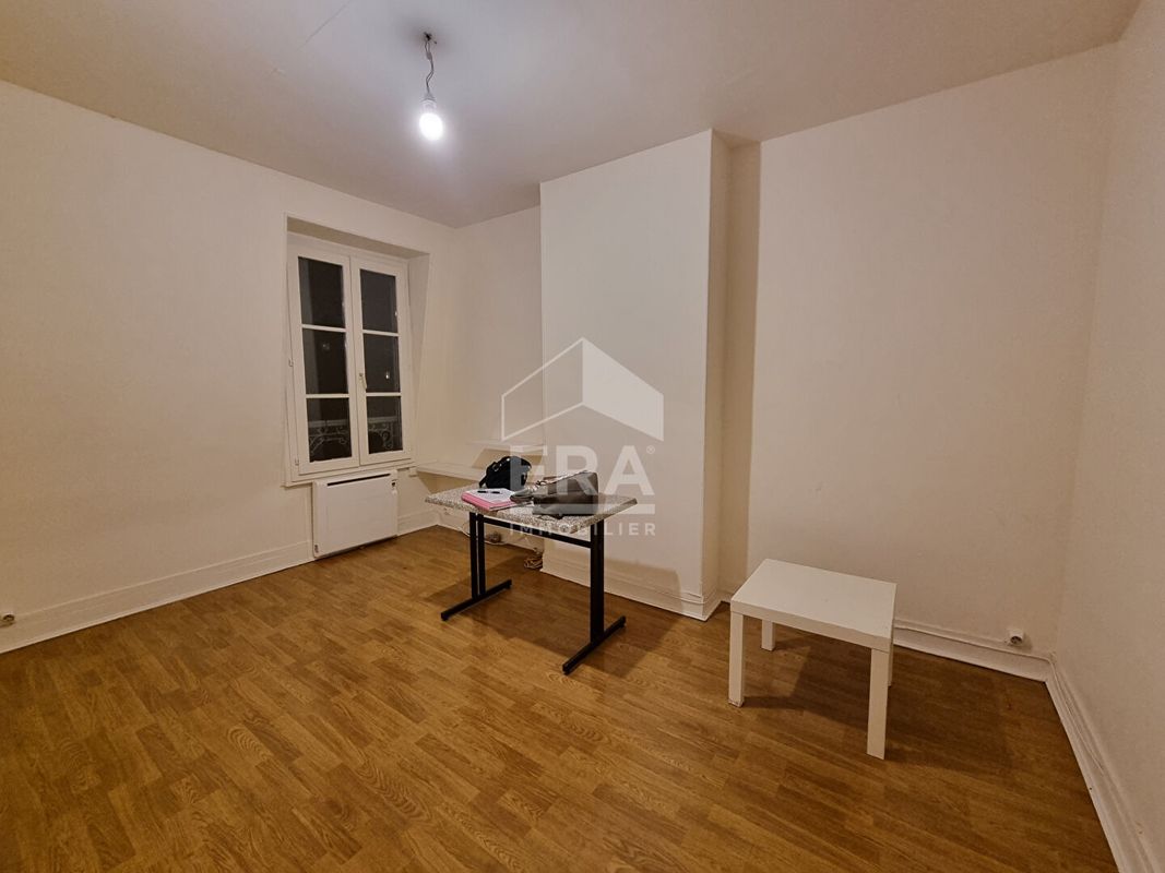 1 bedroom Apartment in Montreuil, France No. 168076