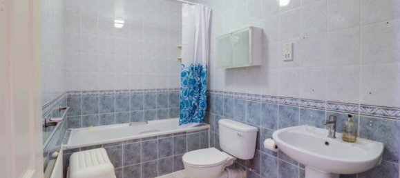 3 bedrooms House in London, United Kingdom No. 13428 8