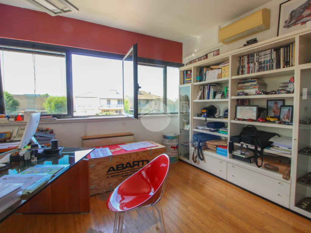 10 rooms Office in Cornegliano Laudense, Italy No. 65289
