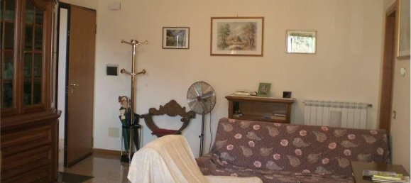 3 rooms Apartment in Bassiano, Italy No. 154643 2