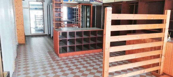 56m² Commercial property in Jesolo, Italy No. 76889 3