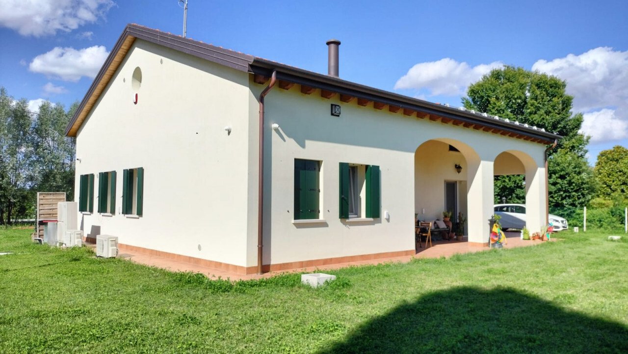 4 bedrooms Villa in Pianiga, Italy No. 92042