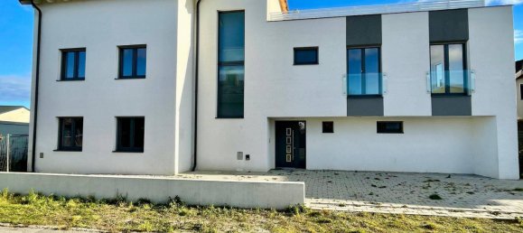 3 bedrooms Apartment in Wiener Neustadt, Austria No. 242850 2