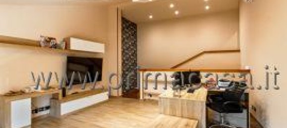 Дом с 5 комнатами в Карпи, Италия № 75376 4