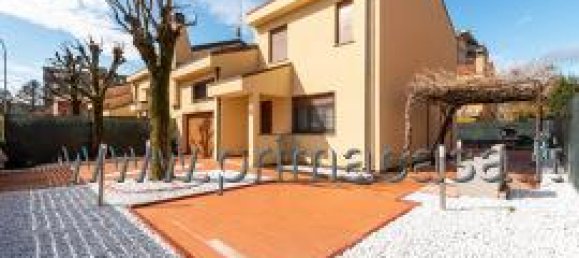 Дом с 5 комнатами в Карпи, Италия № 75376 17