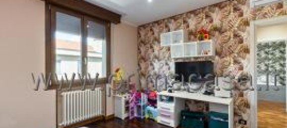 Дом с 5 комнатами в Карпи, Италия № 75376 9