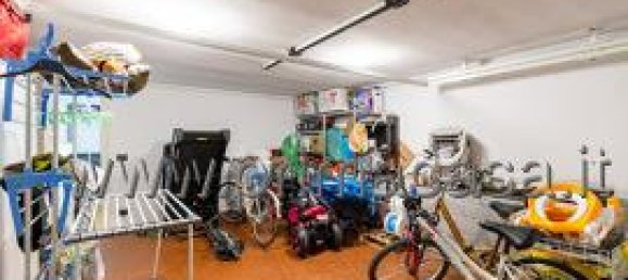 Дом с 5 комнатами в Карпи, Италия № 75376 15