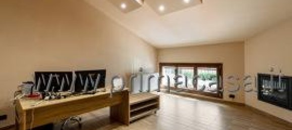 Дом с 5 комнатами в Карпи, Италия № 75376 5