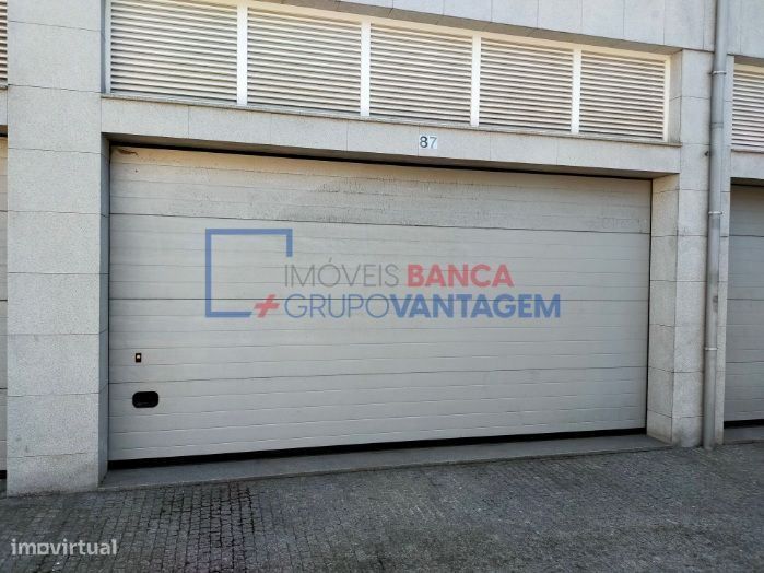 3 bedrooms Apartment in Porto, Portugal No. 209965