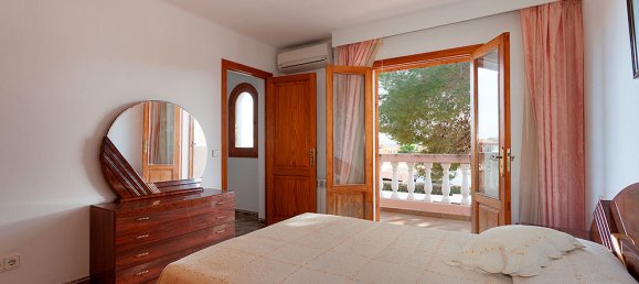 3 bedrooms House in Son Ferrer, Spain No. 74031 14